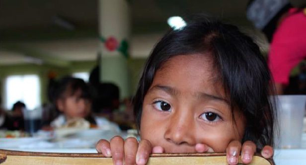 Muchas niñas en Honduras no pueden ir a la ESCUELA, ¿nos ayudas?