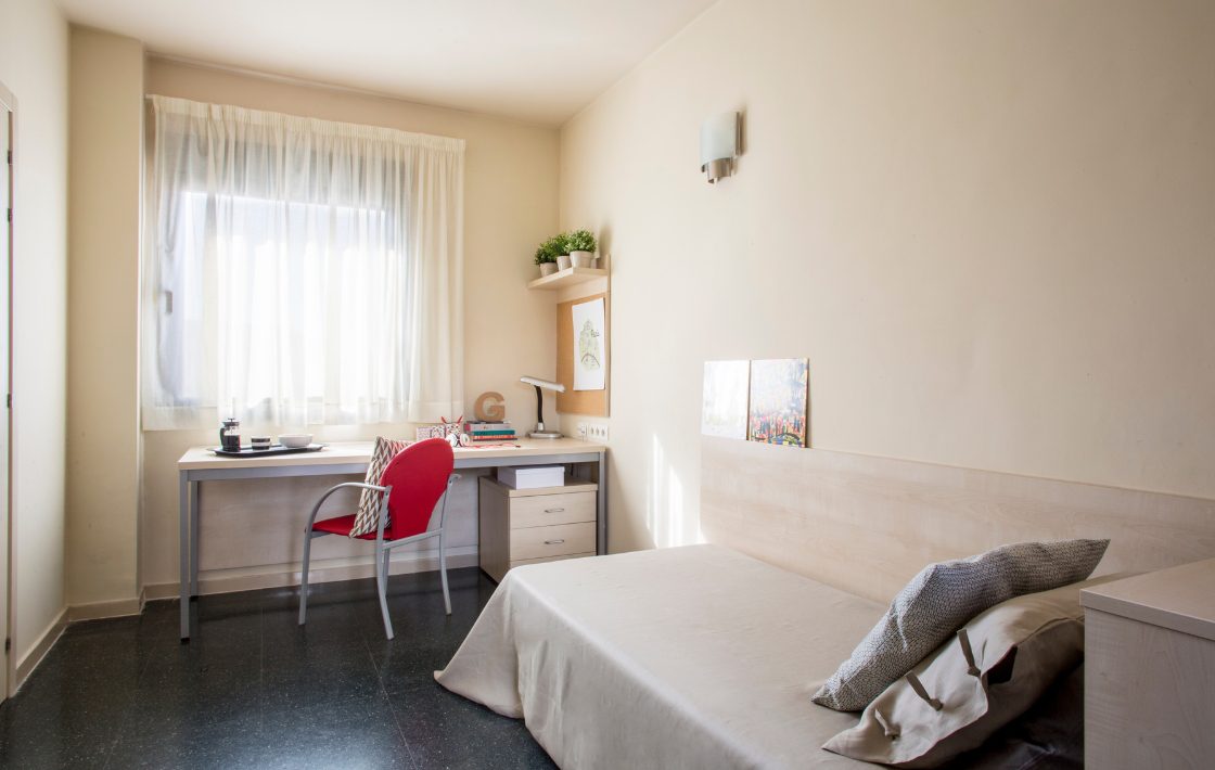 Habitaciones-estudiantes-resa-individual-cocina-compartida-cama-Carrussel-Cabecera-Desk.-Ficha-Hab-1120x710