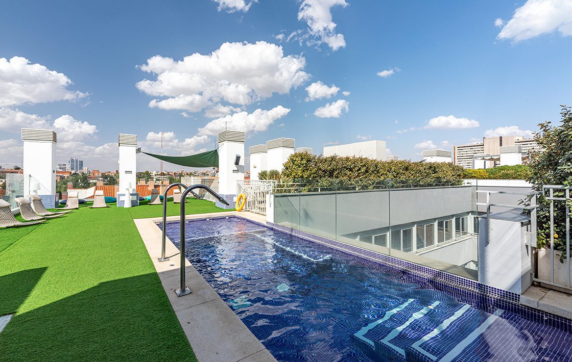 Residencia Universitaria Madrid Resa Claudio Coello piscina