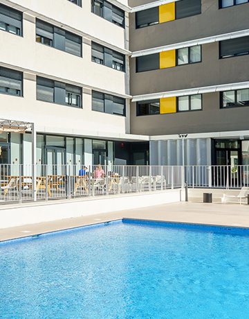 Residencia Universitaria Resa Campus Malaga piscina 360px