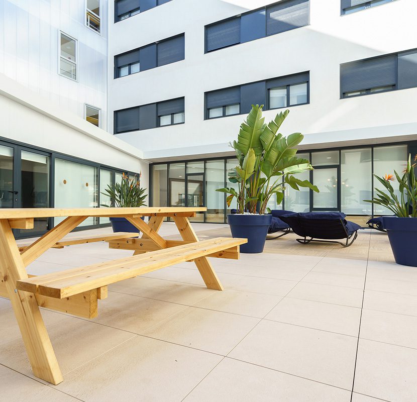 Residencia Universitaria Resa Campus Malaga terraza interior