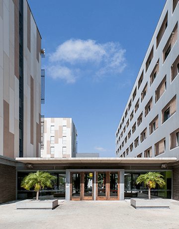Residencia universitaria resa damia bonet fachada entrada Carrussel Mobile cabecera-360x460