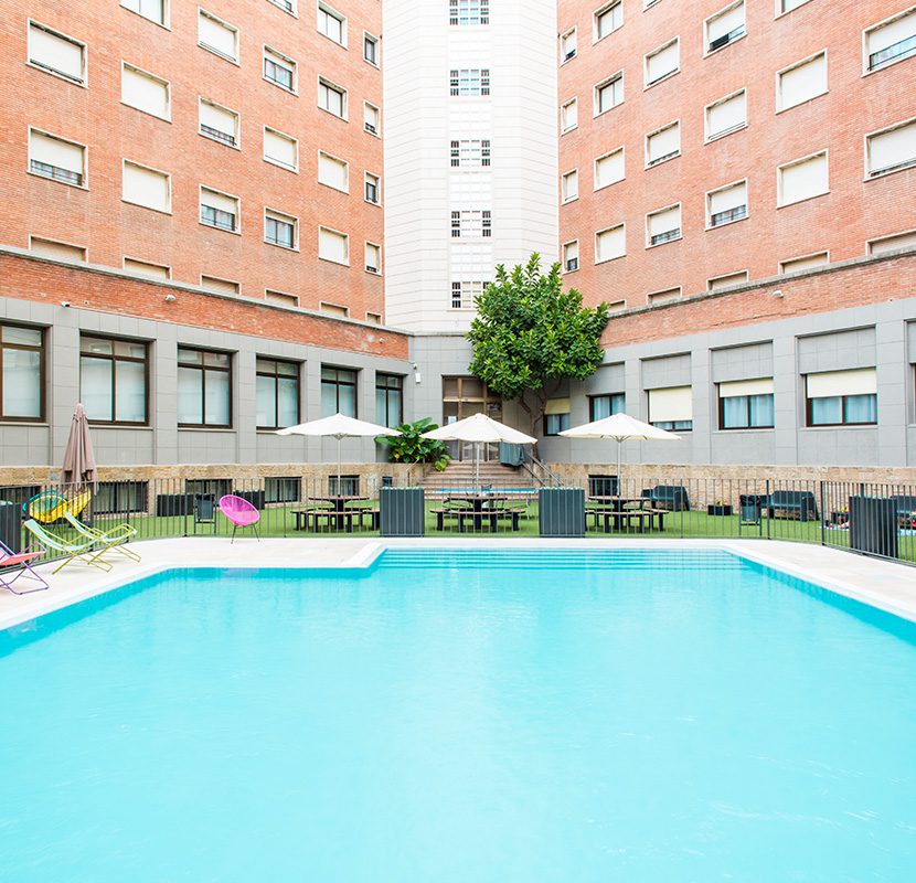 residencia universitaria resa barcelona diagonal piscina 830px