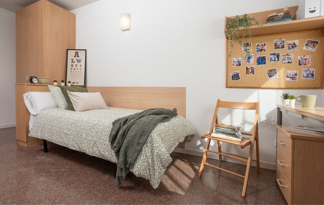 residencia universitaria resa colegio de cuenca habitacion individual con cocina compartida header 1120x710 cama