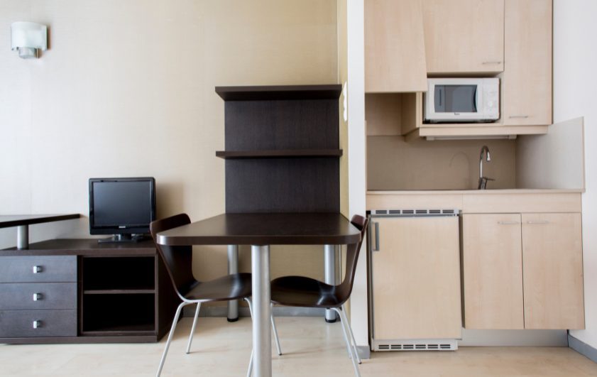 residencia universitaria resa damia bonet estudio individual superior con cocina pag habitaciones cama grande escritorio