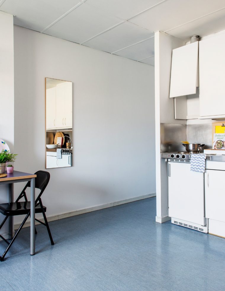residencia universitaria resa lesseps header pag habitaciones mobile 760x980 cocina