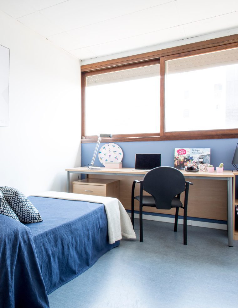 residencia universitaria resa lesseps header pag habitaciones mobile 760x980 estudio individual