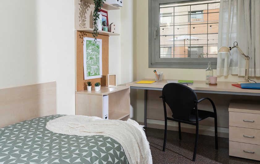 residencia universitaria resa los abedules estudio individual con cocina compartida tipologias de habitacion 841x531 escritorio