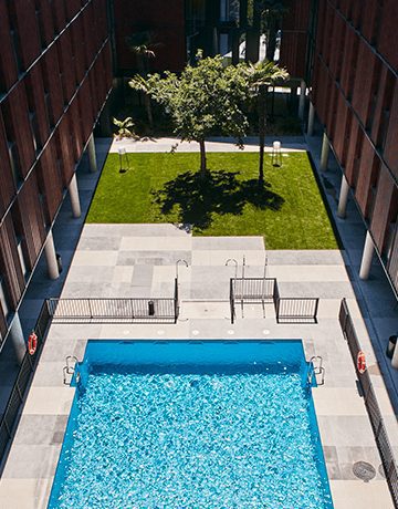 residencia-universitaria-resa-paseo-de-la-habana-piscina-rooftop-view-360x460