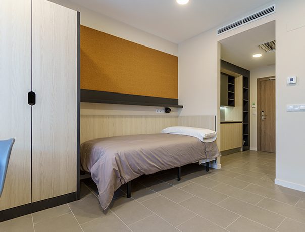 Habitaciones universitarias resa campus malaga estudio doble cama 604